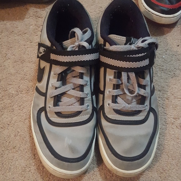 Men's Nike Tennis Shoes - Picture 2 of 8